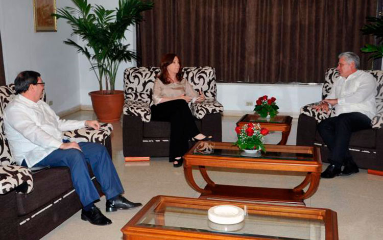 Presidente de Cuba, Miguel Dí­az-Canel Bermúdez, expresidenta de Argentina, Cristina Fernández de Kirchner, y canciller cubano, Bruno Rodrí­guez Parrilla.