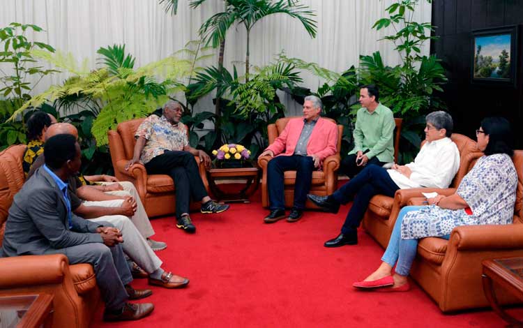Presidente cubano recibe al actor Danny Glover