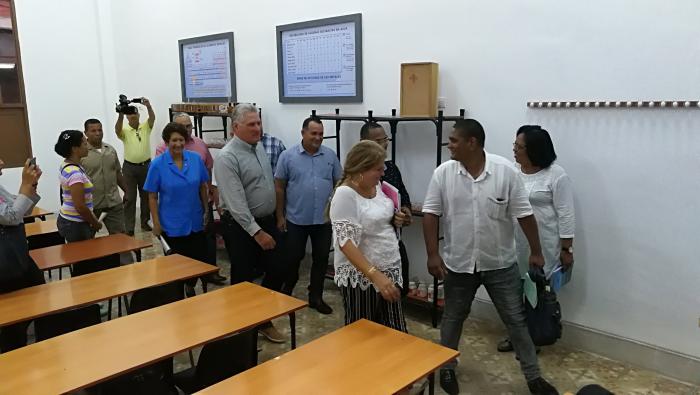 El Presidente de los Consejos de Estado y Ministros, Miguel Díaz- Canel Bermúdez, recorre hoy centros capitalinos