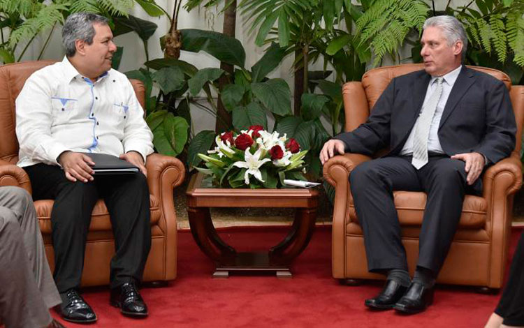 Presidente cubano, Miguel Díaz-Canel, y presidente del  Banco Centroamericano de Integración Económica, Dante Mossi.