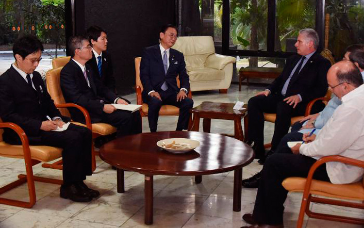 Presidente cubano recibe a enviado especial del Primer Minsitro de Japón