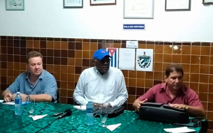 Vicepresidente de Cuba, Salvador Valdés Mesa recorre central azucarero 30 de Noviembre.