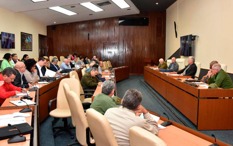 Consejo de Ministros evalúa recuperación tras tornado en La Habana.