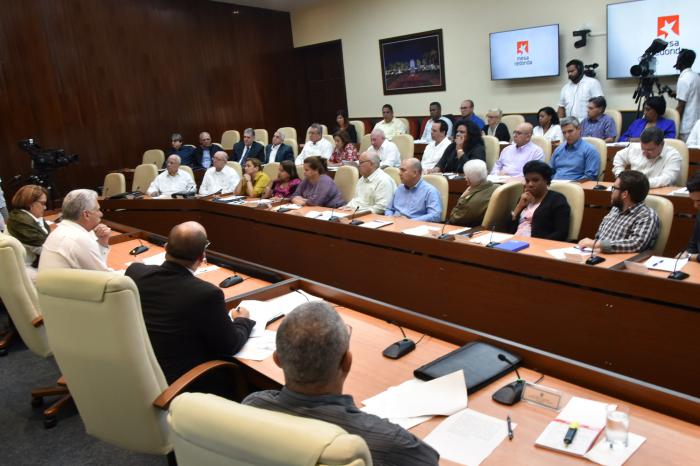 Miguel Dí­az-Canel en Mesa Redonda