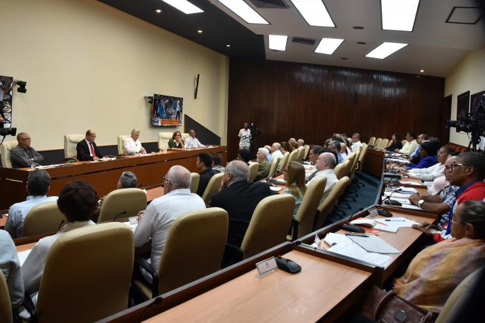 Miguel Dí­az-Canel en Mesa Redonda