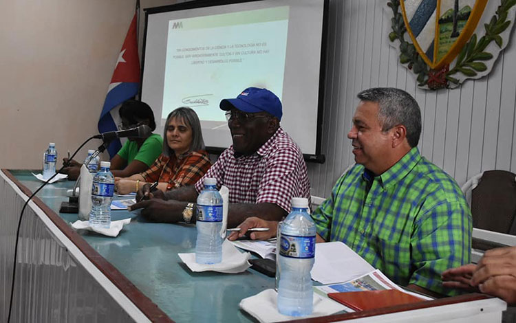 Encuentro de primer vicepresidente, Salvador Valdés Mesa, con campesinos de Camajuaní. Encuentro de primer vicepresidente, Salvador Valdés Mesa, con campesinos de Camajuaní.