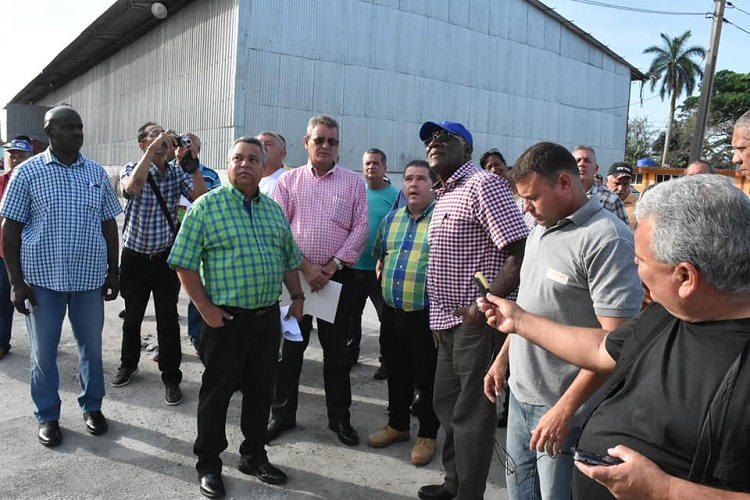 Salvador Valdés Mesa en Fábrica de Pienso de Villa Clara Salvador Valdés Mesa en Fábrica de Pienso de Villa Clara