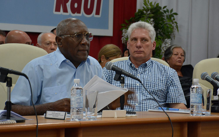 Miguel Díaz-Canel y Salvador Valdés Mesa. Miguel Díaz-Canel y Salvador Valdés Mesa.