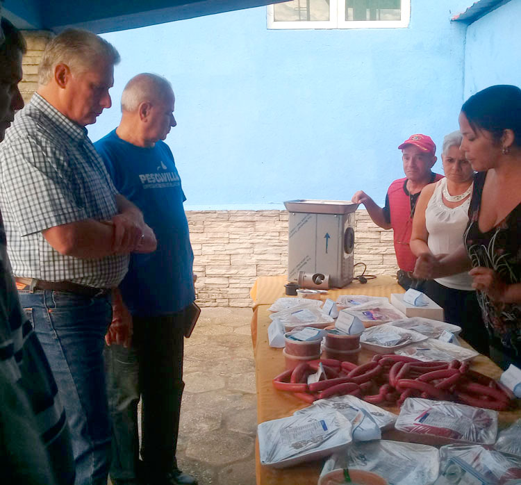 Miguel Díaz-Canel Bermúdez, presidente de Cuba, visita instalaciones de Induvilla. Miguel Díaz-Canel Bermúdez, presidente de Cuba, visita instalaciones de Induvilla.