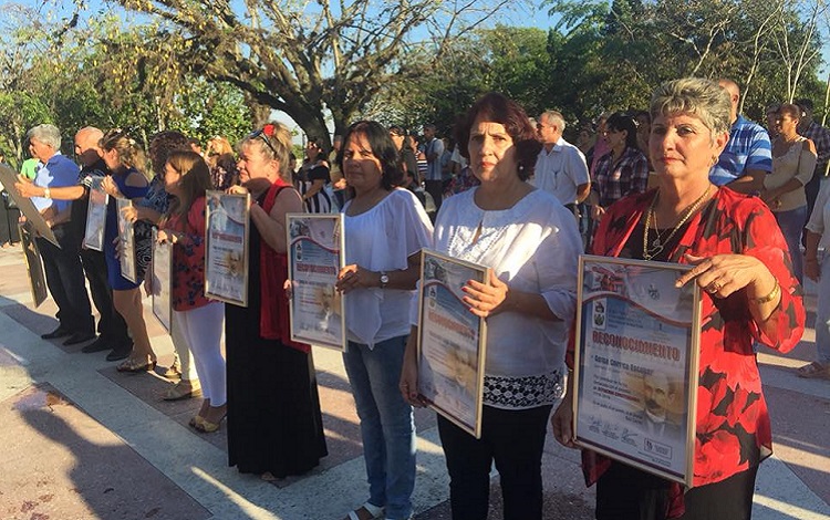 Acto de reconocimiento a las comisiones electorales de Villa Clara