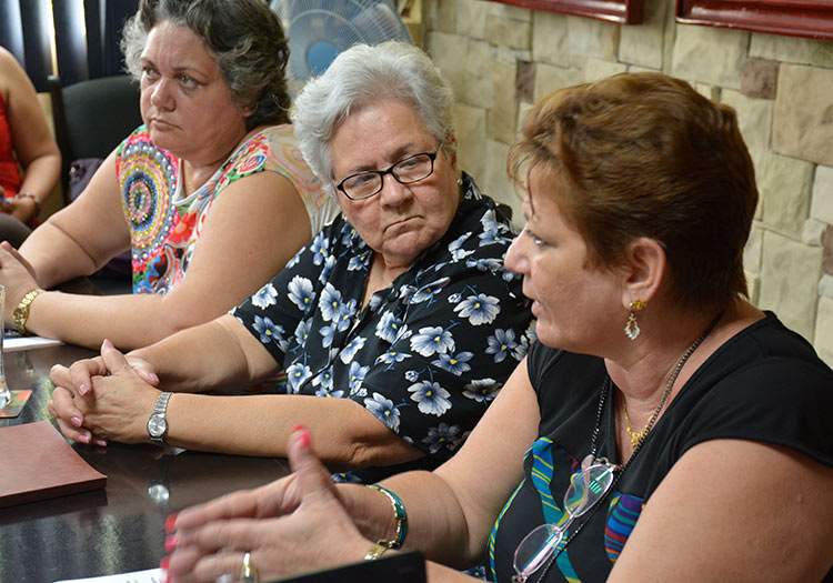 Gladys Bejerano Portela, contralora general de la República de Cuba, visita la Inpud de Villa Clara.