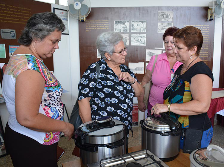 Gladys Bejerano Portela, contralora general de la República de Cuba, visita la Inpud de Villa Clara. Gladys Bejerano Portela, contralora general de la República de Cuba, visita la Inpud de Villa Clara.