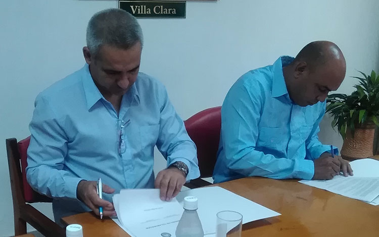 Firma de convenio de trabajo entre Asamblea Provincial del Gobierno en Villa Clara y Universidad Central «Marta Abreu» de Las Villas.