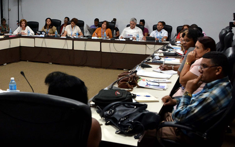 Comision del Parlamento cubano.