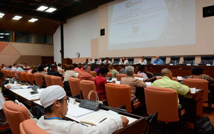 Comisión de Atención a los Servicios.