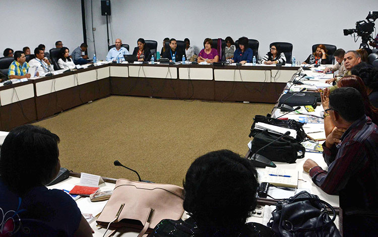 Comision parlamentaria de Atención a la Juventud, la Ninez y la Igualdad de Derechos de la Mujer.