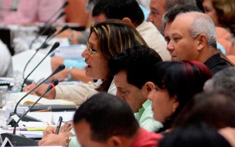 Diputado participan en décimo periodo ordinario de sesiones de la VIII Legislatura.