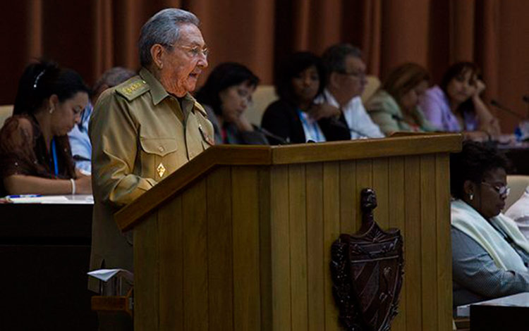 Raúl Castro Ruz en la clausura del décimo perí­odo de sesiones de la octava legislatura de la Asamblea Nacional.