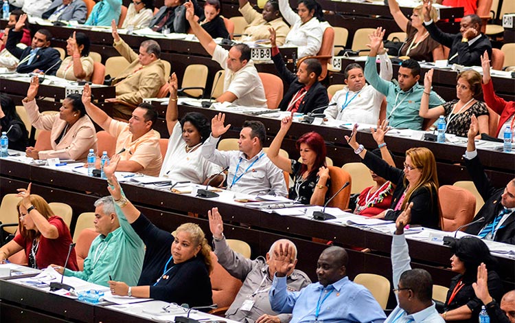 Diputados cubanos en primera sesión de la IX Legislatura.