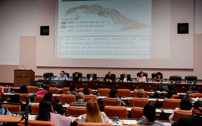 Análisis de la Tarea Vida en la Comisión de Educación, Cultura, Ciencia, Tecnologí­a y Medio Ambiente del Parlamento cubano.