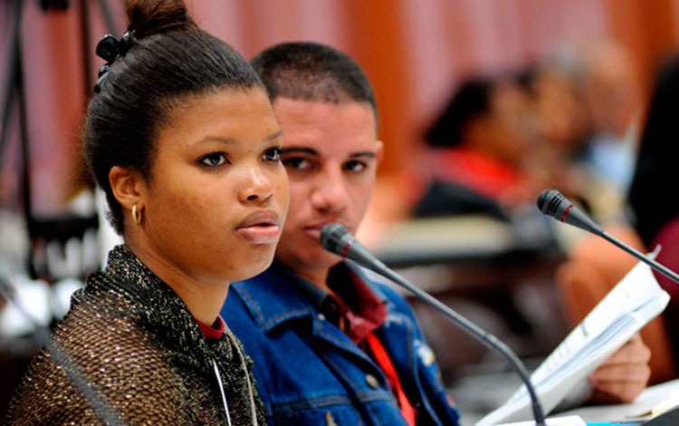 Jóvenes diputados cubanos.