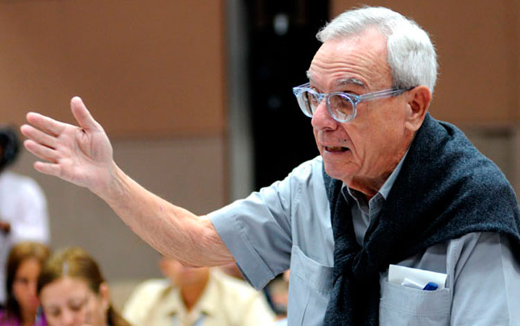 Eusebio Leal interviene en debate de los diputados sobre el proyecto de Constitución.