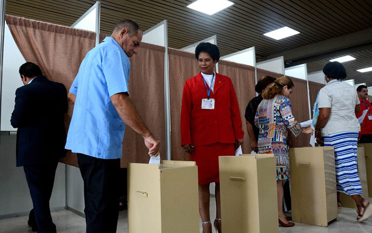Votación de la nueva Ley Electoral.