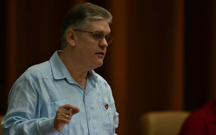 Ministro de Economía Alejandro Gil Fernández.