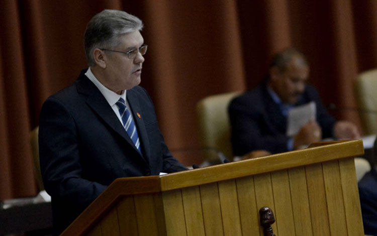 Ministro de Economía, Alejandro Gil Fernández, interviene en Asamblea Nacional del Poder Popular.