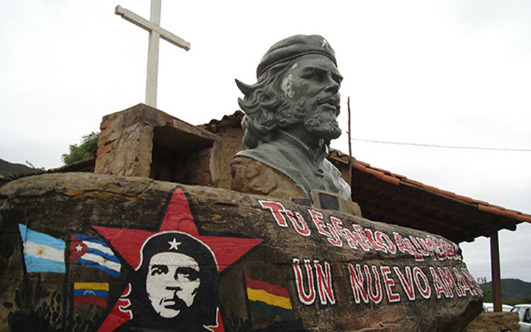 En La Higuera el Che será evocado por los participantes en el encuentro mundial en homenaje al aniversario 50 de su caída. (Foto: Tomada de Internet)