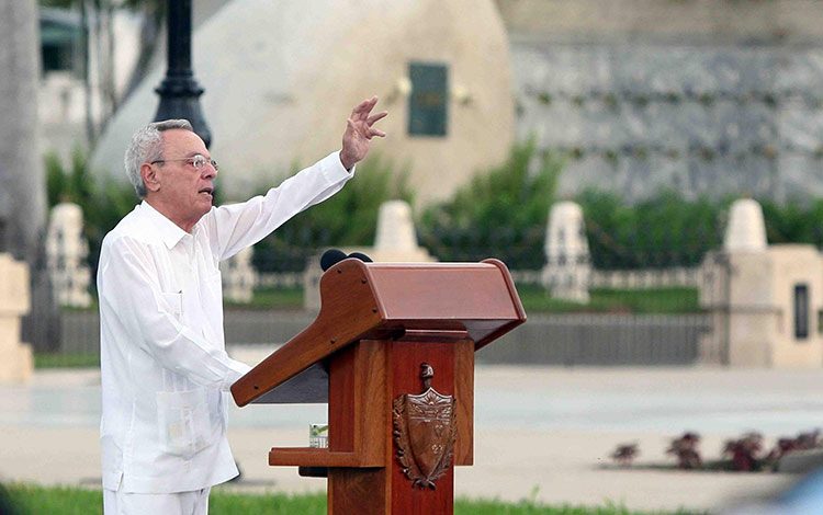Eusebio Leal pronuncia palabras centrales de ceremonia de inhumación de los restos de Carlos Manuel de Céspedes y Mariana Grajales. 