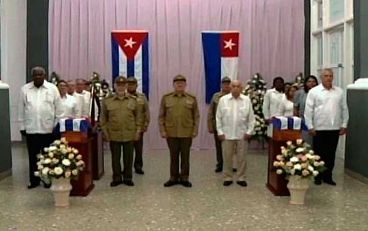  Raúl Castro en el acto de inhumación de los restos de Carlos Manuel de Céspedes y Mariana Grajales