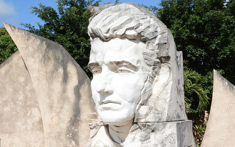 Monumento a Abel Santamaría en Encrucijada, su tierra natal.