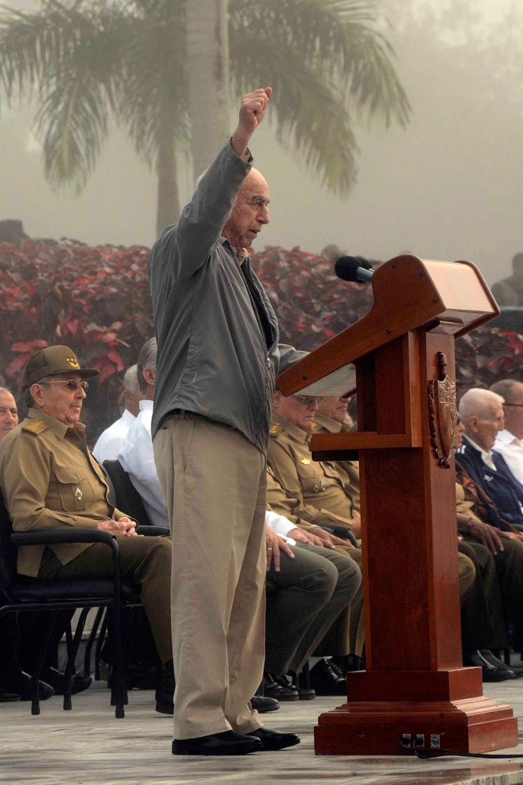 José Ramón Machado Ventura pronuncia discurso en homenaje a combatientes del II Frente.