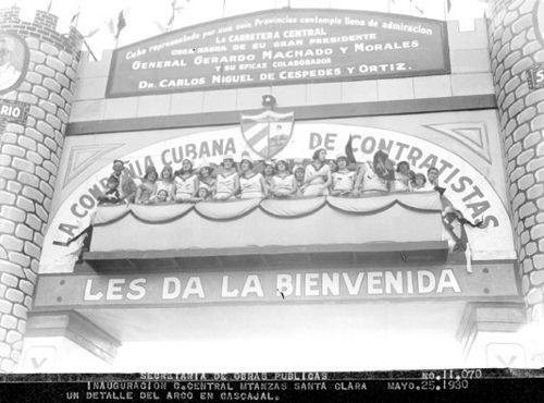 Arco de Cascajal, en inauguración de la Carretera Central de Cuba.