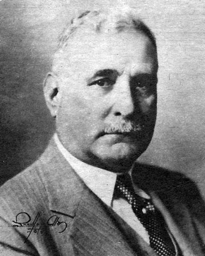 Carlos Mendieta Montefur.