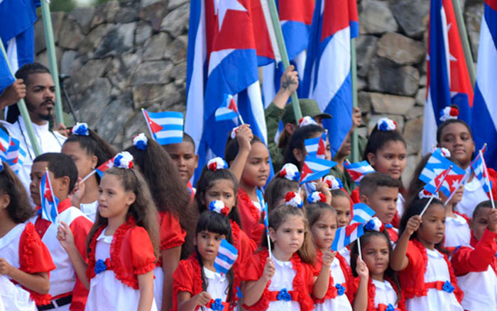 Niños participantes en el acto por el 10 de octubre en La Demajagua.