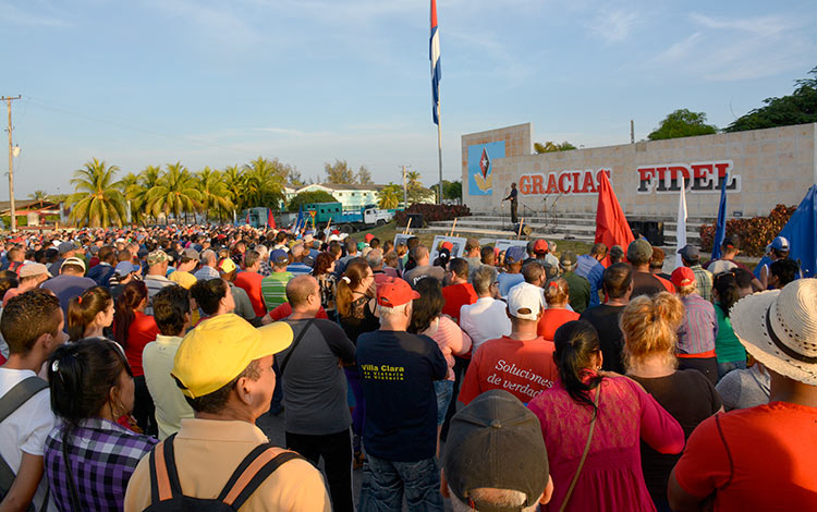 Homenaje de los villaclareños a Fidel Castro Ruz en el segundo aniversario de su desaparición física.