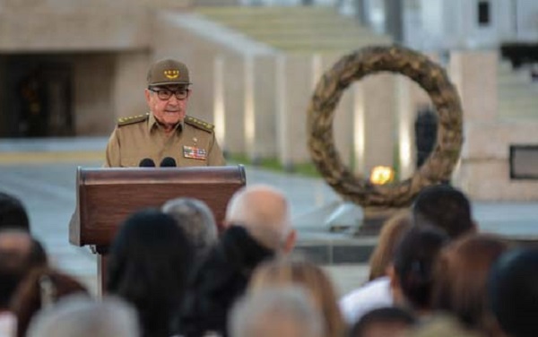 Acto por el Triunfo de la Revolución.