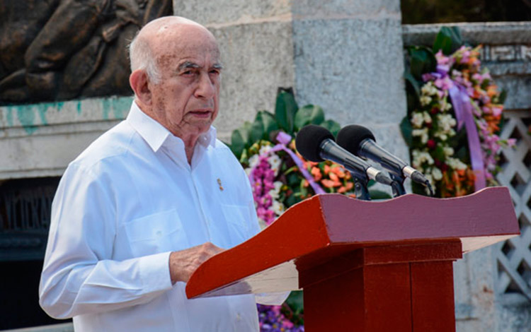 José Ramón Machado Ventura en despedida de duelo de José Ramón (el Gallego) Fernández.