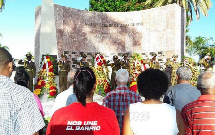 Ofrendas florales de Raúl y Díaz-Canel a los mártires de la Revolución