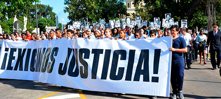 Homenaje a mártires del sabotaje de Barbados en el cementerio de Colón, en La Habana.