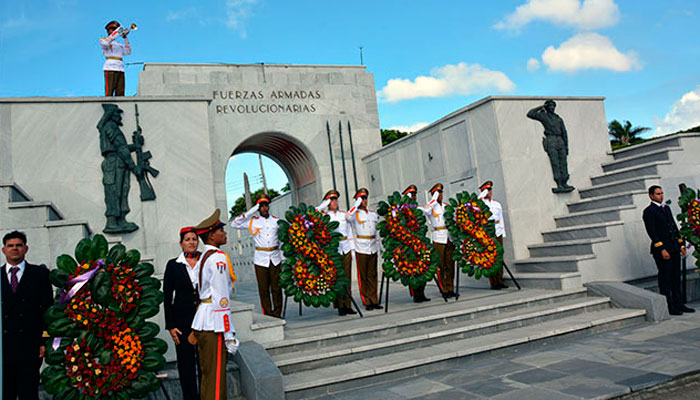 Homenaje a los mártires de Barbados en la Necrópolis Cristóbal Colón, de La Habana.