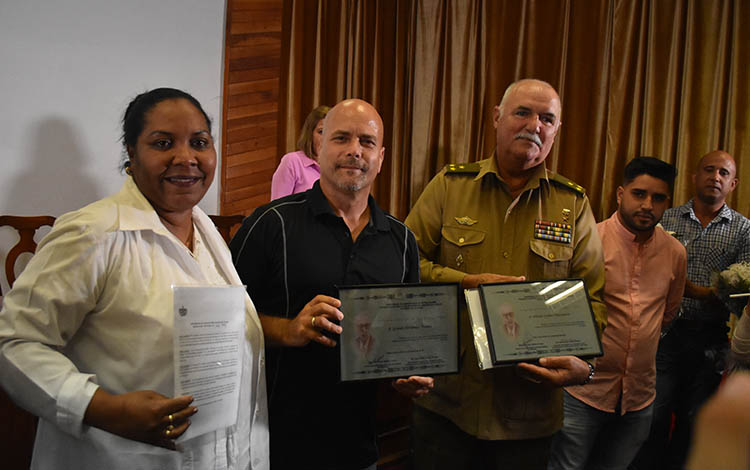 entrega de la Distinción «Dr. Ricardo Jorge Oropesa » entrega de la Distinción «Dr. Ricardo Jorge Oropesa »