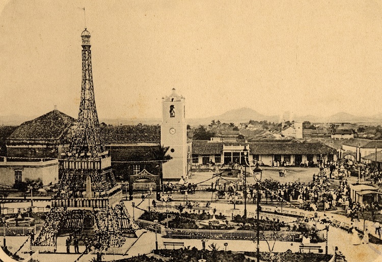 La réplica de la Torre Eiffel se construyó en la Plaza Mayor de Santa Clara, en febrero 1895. (Foto: Archivo) La réplica de la Torre Eiffel se construyó en la Plaza Mayor de Santa Clara, en febrero 1895. (Foto: Archivo)
