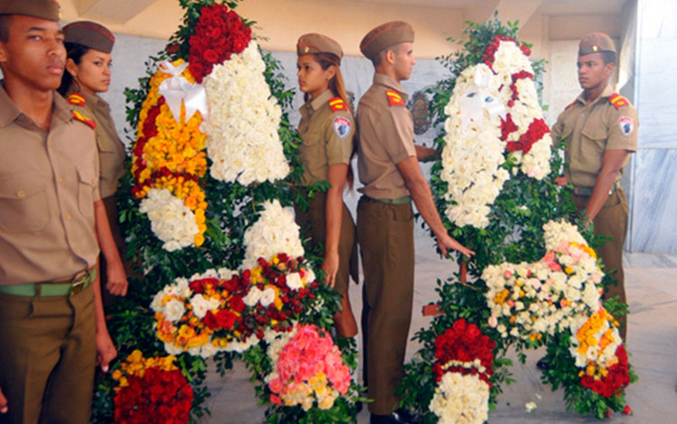 Ofrendas florales de Raúl Castro Ruz y Miguel Díaz-Canel Bermúdez a José Martí en el aniversario 167 de su natalicio.