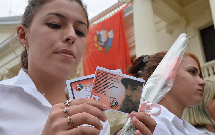 Jóvenes villaclareños reciben el carné de la Unión de Jóvenes Comunistas. Jóvenes villaclareños reciben el carné de la Unión de Jóvenes Comunistas.