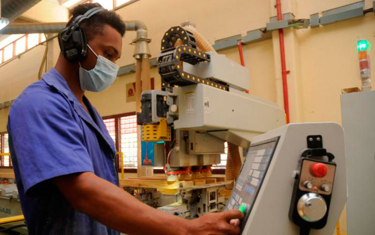 Equipo de industrial cubana.