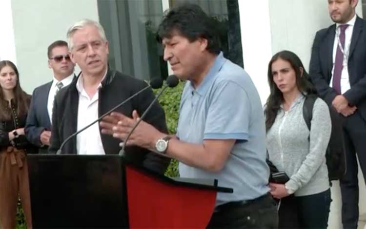 Evo Morales ofrece declaraciones a su llagada a México.