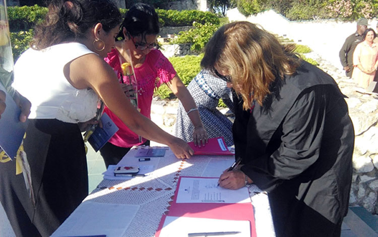 Nuevos fiscales firman Código de Ética en el Mausoleo Frente de Las Villas, en Santa Clara.